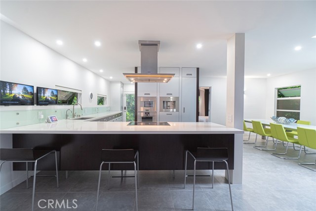 541 1st Street, Manhattan Beach, California 90266, 2 Bedrooms Bedrooms, ,2 BathroomsBathrooms,Residential,Sold,1st,SB23123581