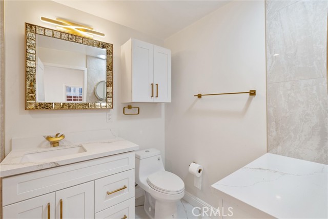 Detail Gallery Image 13 of 16 For 869 10th St, Manhattan Beach,  CA 90266 - 3 Beds | 2 Baths