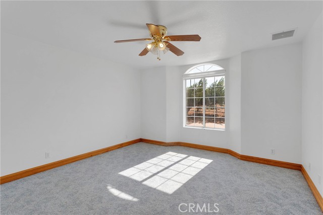 8381 White Road, Phelan CA: https://media.crmls.org/medias/626ad94a-742f-43f6-b383-1f3e15cbabb3.jpg