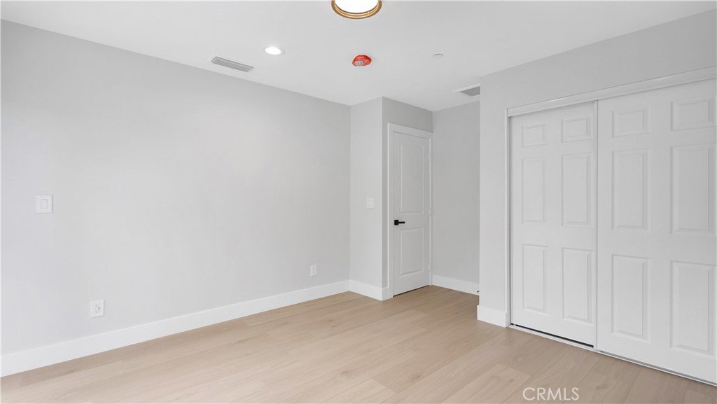 https://media.crmls.org/medias/626c00bf-e4a0-4bc1-b012-b6b21c706203.jpg?preset=X-Large