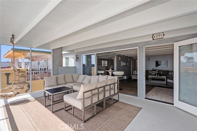 2208 The Strand, Manhattan Beach CA: https://media.crmls.org/medias/626c3640-b0b0-48fa-8cae-c215ea367d51.jpg