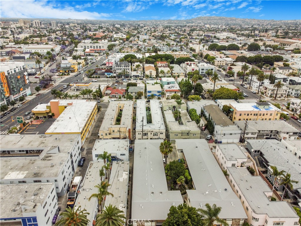 https://media.crmls.org/medias/626c4281-7695-4381-adc2-b0e6135a4ced.jpg?preset=X-Large