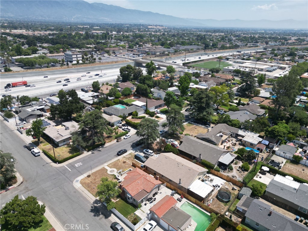 https://media.crmls.org/medias/626cca4d-2562-435b-8064-067e4a2087e9.jpg?preset=X-Large
