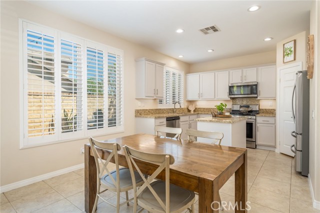 Detail Gallery Image 12 of 34 For 28802 Silversmith, Valencia,  CA 91354 - 4 Beds | 2/1 Baths
