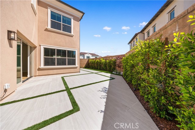 119 Rimstone, Irvine CA: https://media.crmls.org/medias/626deb85-589e-4c6e-ae75-9497f8163303.jpg