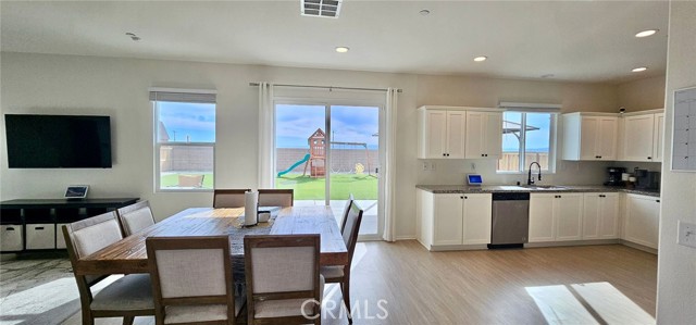 Detail Gallery Image 6 of 32 For 3018 Desert Cloud Ave, Rosamond,  CA 93560 - 4 Beds | 2/1 Baths