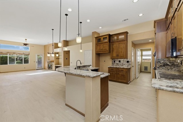 Detail Gallery Image 17 of 50 For 13747 Robinbrook Ct, Corona,  CA 92880 - 4 Beds | 2/1 Baths