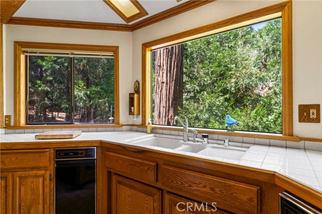Detail Gallery Image 11 of 43 For 24250 Horst Dr, Crestline,  CA 92325 - 3 Beds | 2 Baths