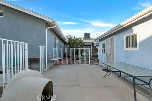 16908 Los Alimos Street, Granada Hills CA: https://media.crmls.org/medias/626ffbc2-c17f-408e-b737-37e509401941.jpg