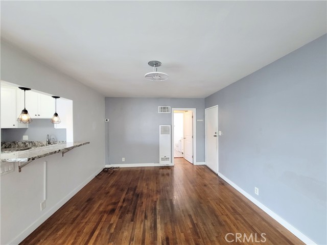 Detail Gallery Image 3 of 16 For 1280 E 4th St #1,  Long Beach,  CA 90802 - 1 Beds | 1 Baths