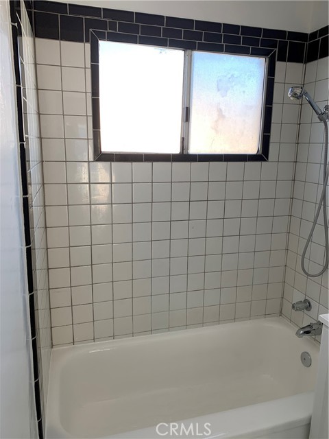 1029 Gladys Ave, Long Beach CA: https://media.crmls.org/medias/6270e038-7f7c-4dcd-9321-a1b106f02c20.jpg
