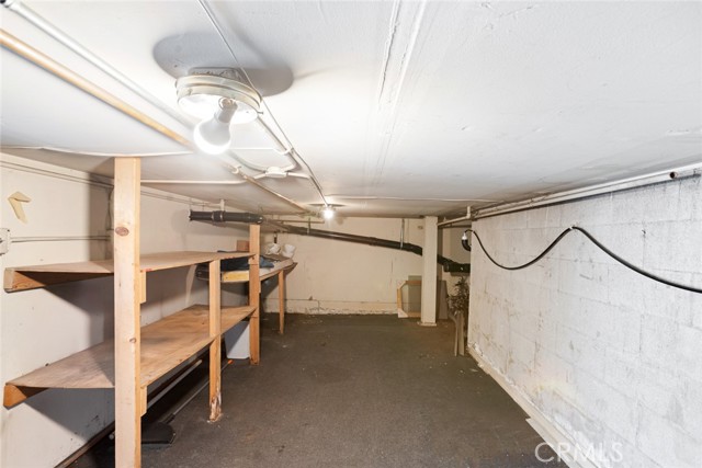 4405 W Sarah Street, Burbank CA: https://media.crmls.org/medias/627105da-3da5-4ca4-b1bc-db165f09cc67.jpg