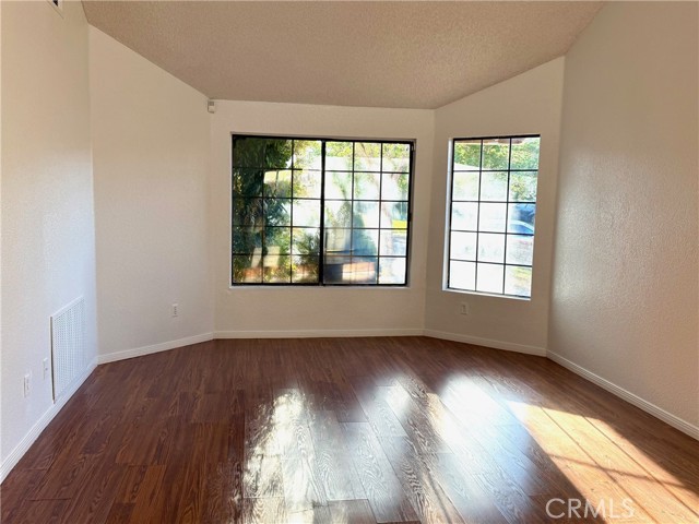 Detail Gallery Image 5 of 23 For 37509 Royal Ct, Palmdale,  CA 93552 - 4 Beds | 3 Baths