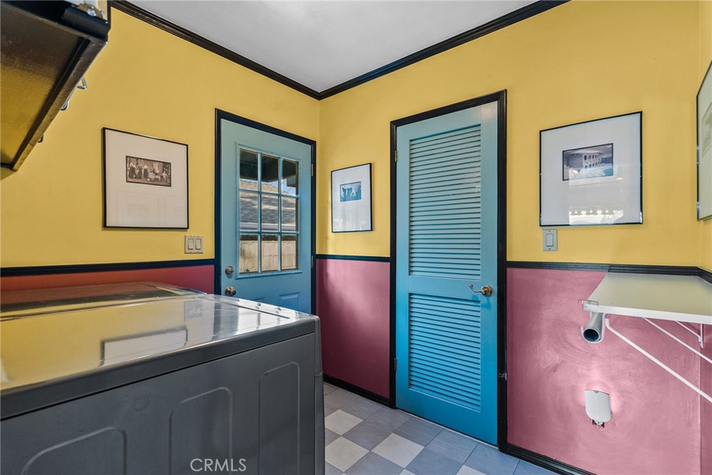 https://media.crmls.org/medias/62716900-d581-4130-b317-0971289c8dfc.jpg?preset=X-Large