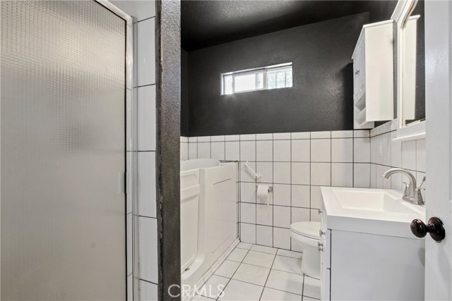 3985 Palm Avenue, Lynwood CA: https://media.crmls.org/medias/62717396-24fa-4c77-a237-f67c63febab0.jpg