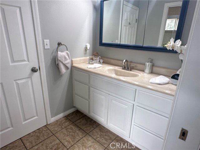 Detail Gallery Image 23 of 44 For 9943 Cedardale Dr, Santa Fe Springs,  CA 90670 - 6 Beds | 3 Baths