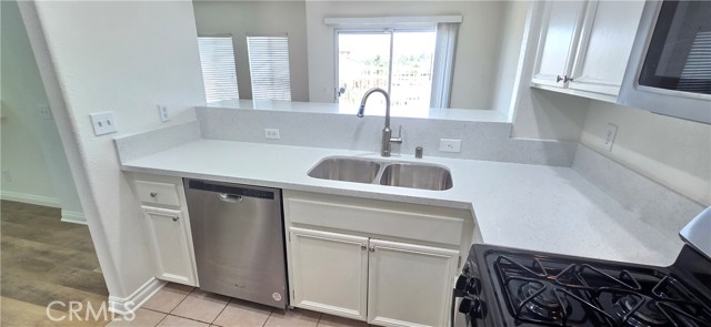 Detail Gallery Image 13 of 71 For 2110 Almeria St #106,  Corona,  CA 92879 - 3 Beds | 2/1 Baths