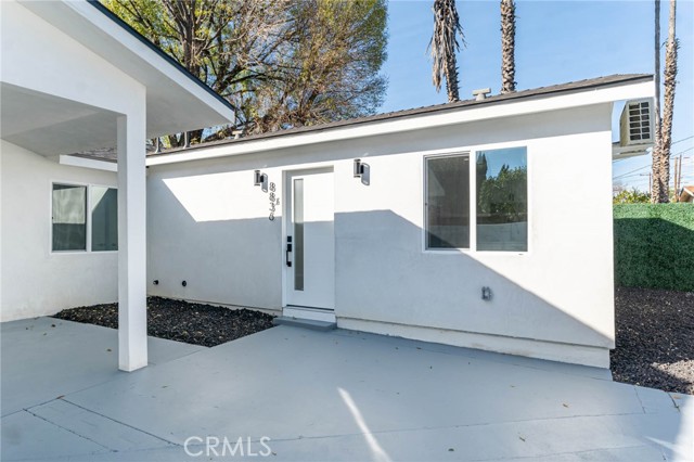 Detail Gallery Image 12 of 49 For 8836 Hayvenhurst Ave, North Hills,  CA 91343 - 5 Beds | 3/1 Baths