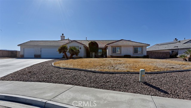 Detail Gallery Image 3 of 35 For 21189 Chianti Ln, Apple Valley,  CA 92308 - 5 Beds | 3 Baths