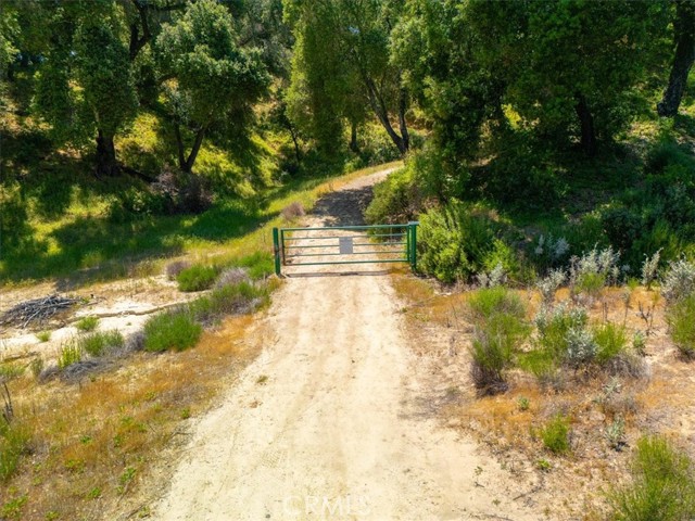 74650 Interlake Road, Bradley CA: https://media.crmls.org/medias/62737cdf-c4ca-43ea-878f-001a53b295de.jpg