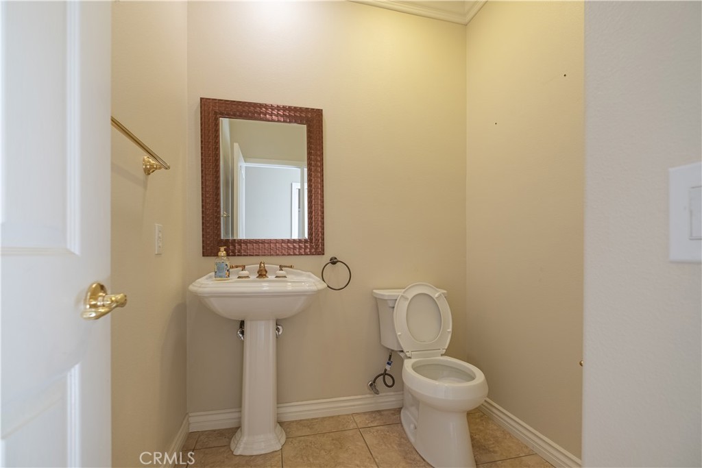 https://media.crmls.org/medias/62745faa-4799-40c2-abb8-a666f3fcfb42.jpg?preset=X-Large