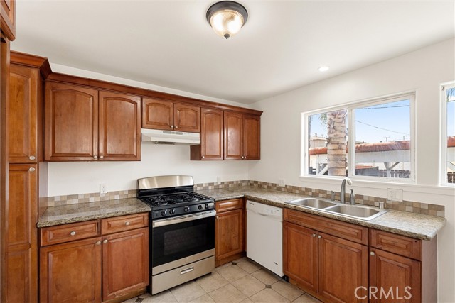Detail Gallery Image 3 of 23 For 623 W 18th St, San Pedro,  CA 90731 - 5 Beds | 4 Baths