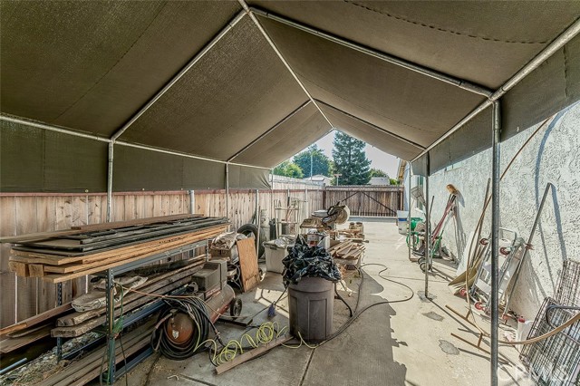 2468 Laverne, Clovis CA: https://media.crmls.org/medias/62758956-7e1c-43e8-a39c-8f775af1e3b1.jpg