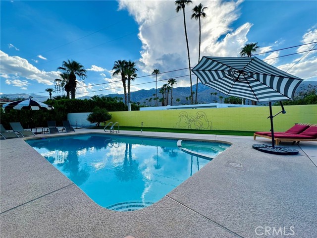 Detail Gallery Image 1 of 28 For 1331 S Sunrise Way, Palm Springs,  CA 92264 - 3 Beds | 3 Baths