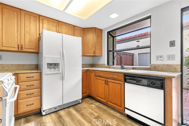 Detail Gallery Image 4 of 46 For 1102 San Juan St #B,  Tustin,  CA 92780 - 2 Beds | 2/1 Baths