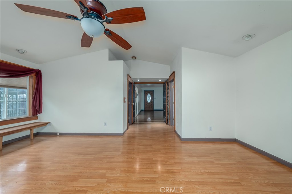 https://media.crmls.org/medias/6276d12e-fa77-4a4a-be9f-88b6a632caea.jpg?preset=X-Large