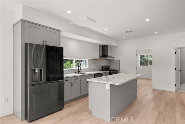 Detail Gallery Image 4 of 14 For 3564 Eagle Rock Bld #1,  Los Angeles,  CA 90065 - 4 Beds | 4 Baths