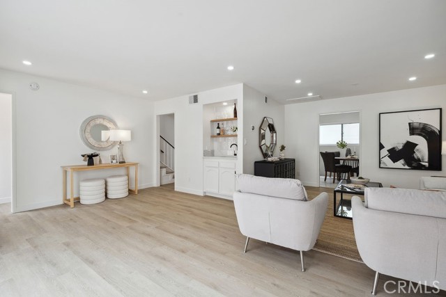 Detail Gallery Image 3 of 39 For 6101 Fulton Ave #8,  Van Nuys,  CA 91401 - 2 Beds | 3 Baths