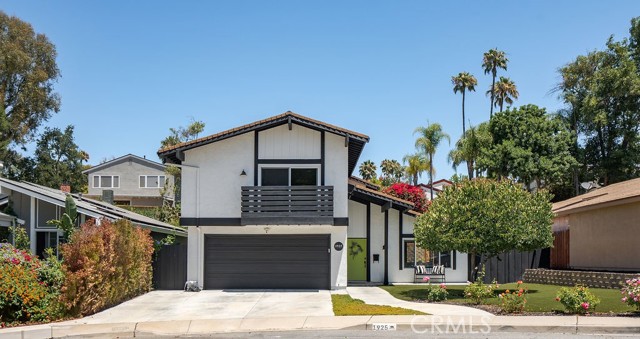 Detail Gallery Image 4 of 34 For 1925 Meadow Brook Ct, Thousand Oaks,  CA 91362 - 4 Beds | 2/1 Baths