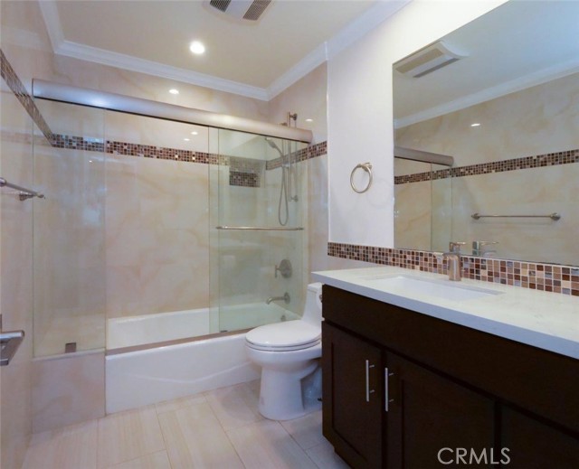Hallway Bathroom on Upper Level
