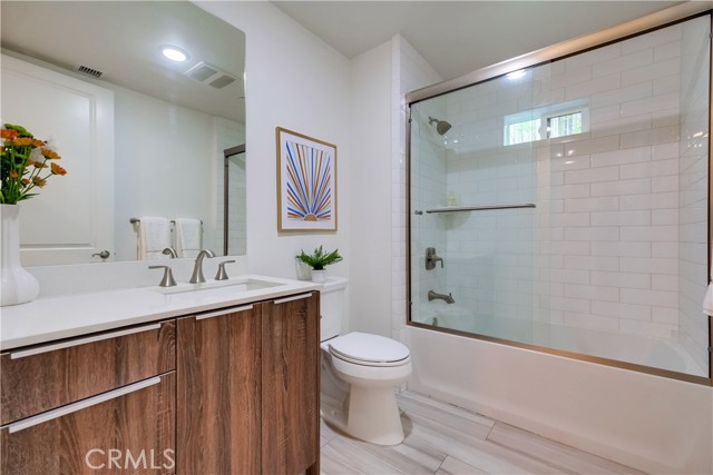 Detail Gallery Image 30 of 33 For 5253 Vantage Ave #105,  Valley Village,  CA 91607 - 4 Beds | 2 Baths