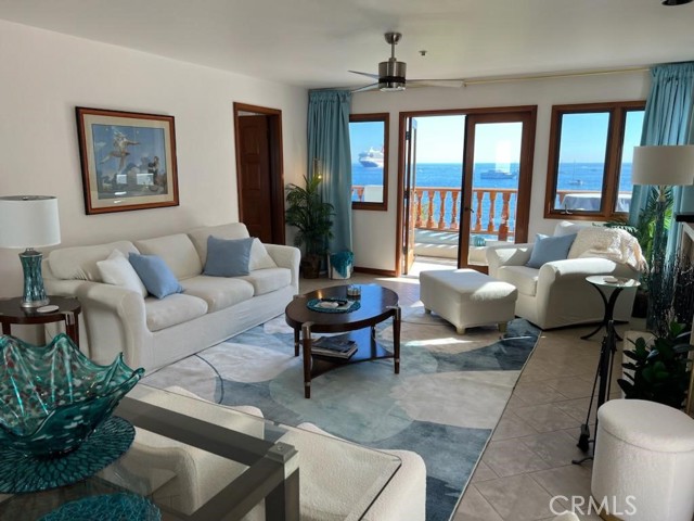 68 Playa Azul, Avalon CA: https://media.crmls.org/medias/627a77b5-a074-45fc-b5e5-e76c57770aa5.jpg