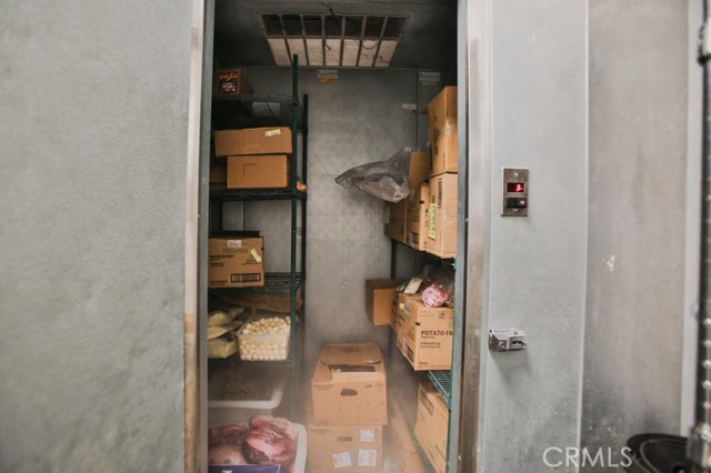 5537 W Sunset Boulevard, Los Angeles CA: https://media.crmls.org/medias/627a8fc0-4473-416d-920d-86f19299900f.jpg