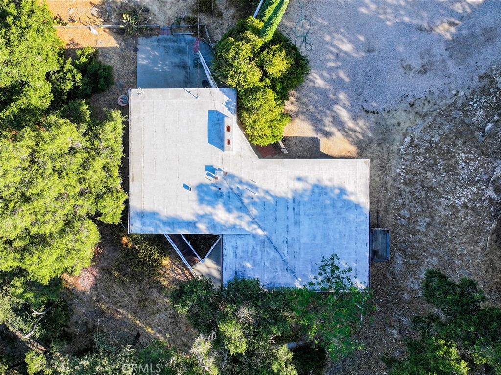 https://media.crmls.org/medias/627a9000-cfe8-4b90-982f-1a4b9ae26032.jpg?preset=X-Large