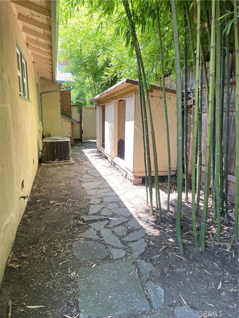 https://media.crmls.org/medias/627abbee-14bd-48ae-ac31-a9b42e230543.jpg?preset=X-Large