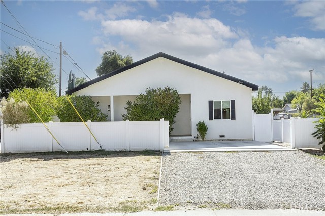 25101 Vermont Drive, Newhall CA: https://media.crmls.org/medias/627ad9d4-b415-4ddc-acdd-3ac36b7a3ac8.jpg