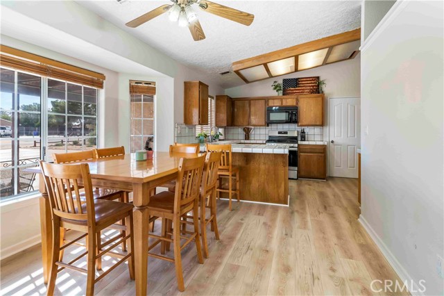 Detail Gallery Image 12 of 39 For 15189 Tonikan, Apple Valley,  CA 92307 - 3 Beds | 2 Baths