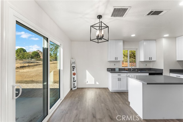 Detail Gallery Image 6 of 38 For 40131 E 174th St, Palmdale,  CA 93591 - 4 Beds | 2 Baths