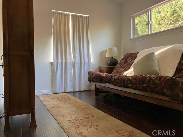 6914 Andasol Avenue, Lake Balboa CA: https://media.crmls.org/medias/627d94e3-a86f-4438-9bf9-e0938e3a078c.jpg