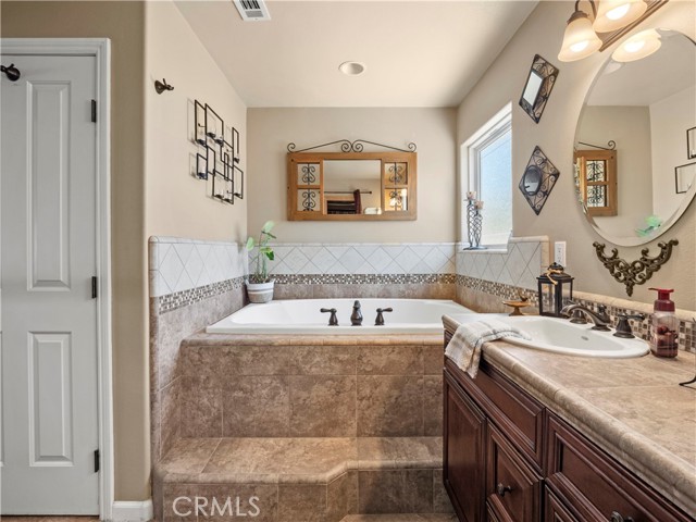 Detail Gallery Image 15 of 40 For 15242 Poppy Meadow St, Canyon Country,  CA 91387 - 3 Beds | 3 Baths