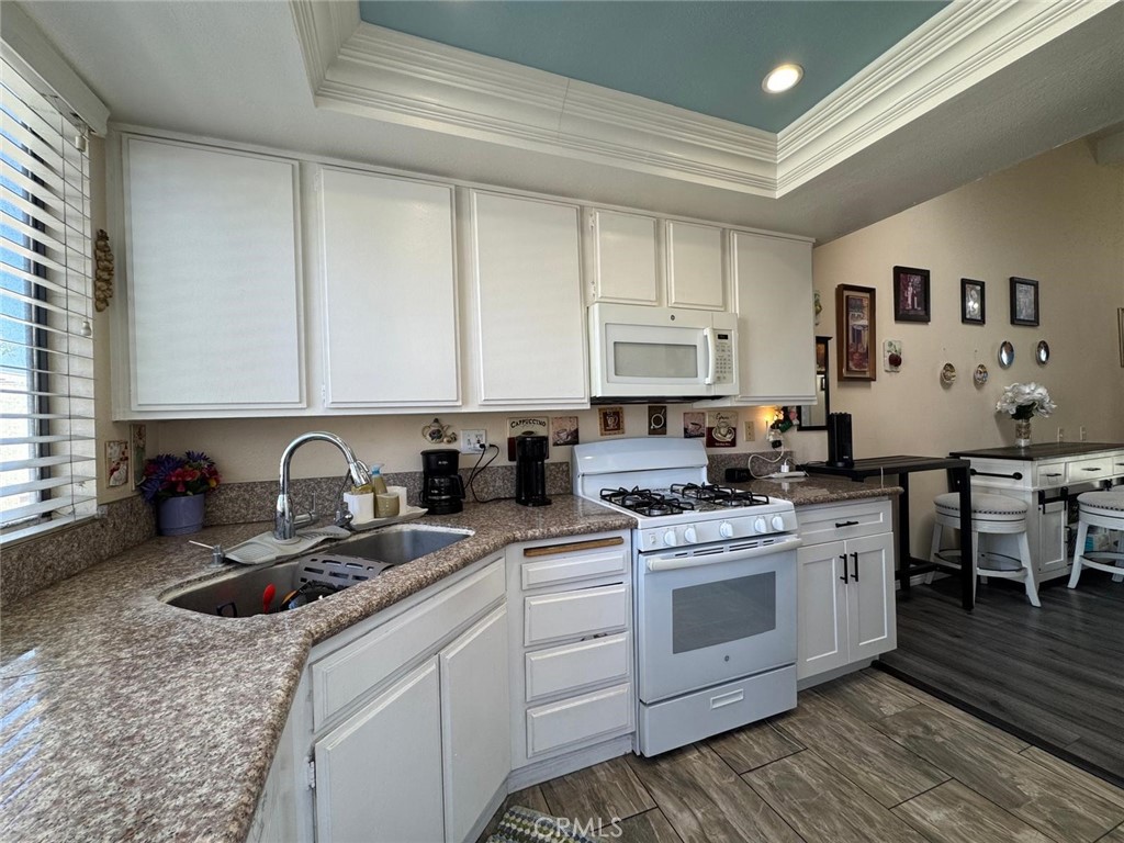 627e81ce 0930 49fe 894a 31c20efae3b3