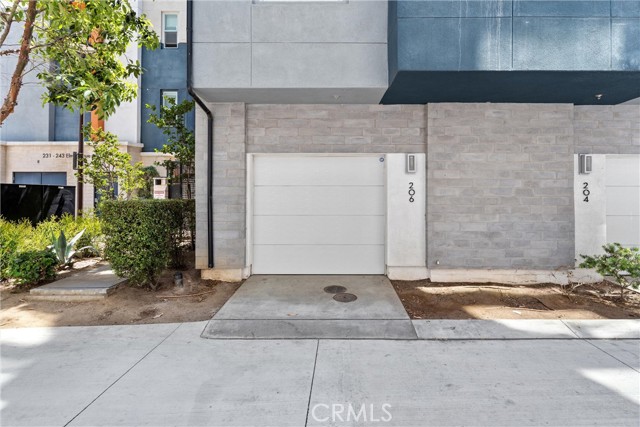 206 Alamo Court, Long Beach CA: https://media.crmls.org/medias/627e8cd5-2bf6-4d11-8102-03408d38a078.jpg