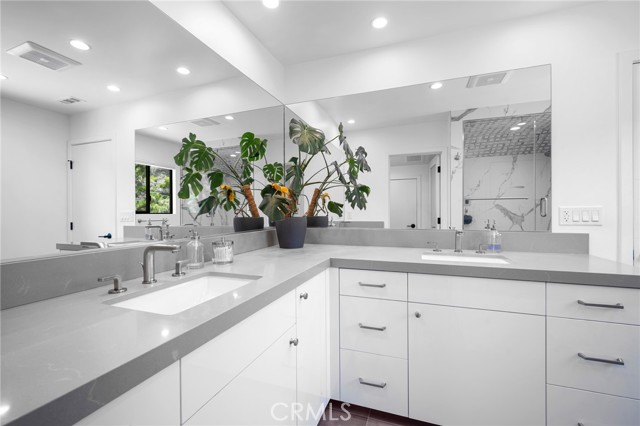 2305 Henrietta Avenue, La Crescenta CA: https://media.crmls.org/medias/627f8a92-5d5b-4a1c-9140-00534b60b6ee.jpg