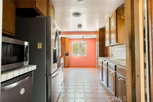 3061 W Oregon Street, Rialto CA: https://media.crmls.org/medias/6280bfe9-c1fc-4c0a-8e16-444393c36566.jpg