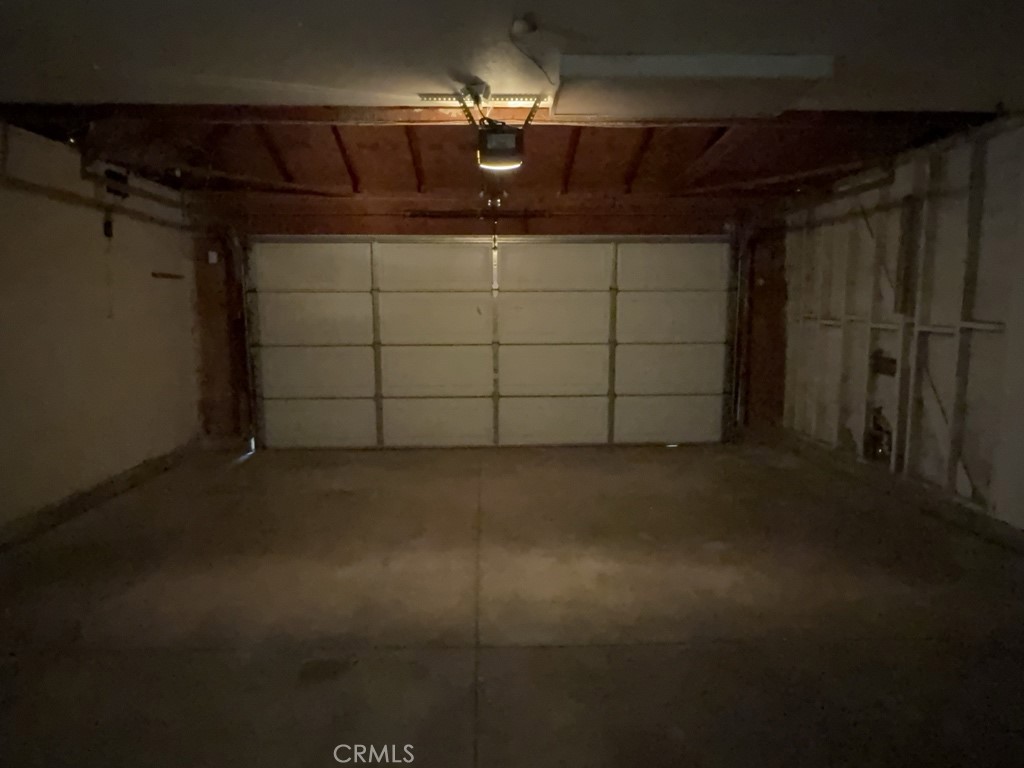 https://media.crmls.org/medias/6280f1f9-2b03-4d86-a355-ced6672587db.jpg?preset=X-Large