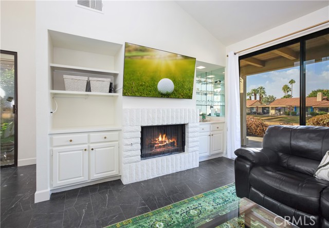 Detail Gallery Image 7 of 27 For 218 Castellana, Palm Desert,  CA 92260 - 2 Beds | 2 Baths